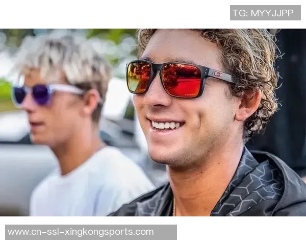 夏日炫酷风潮带墨镜的足球明星们展现个性与风采